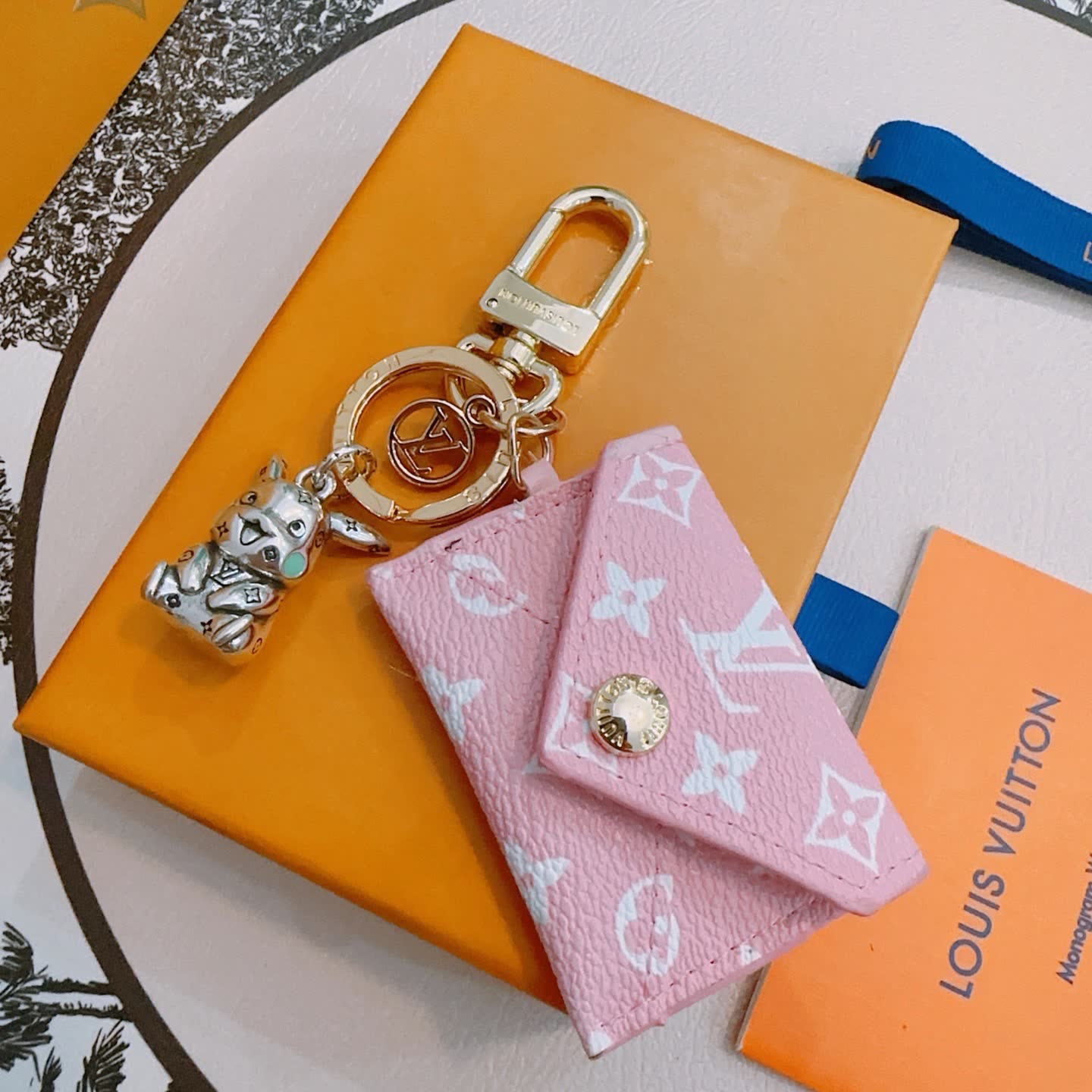 Louis Vuitton Pink Monogram Cardholder with Dog Charm Louis Vuitton Pink Monogram Cardholder with Dog Charm